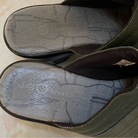 J41 Adventure On slip on clogs - Picture 7 of 11